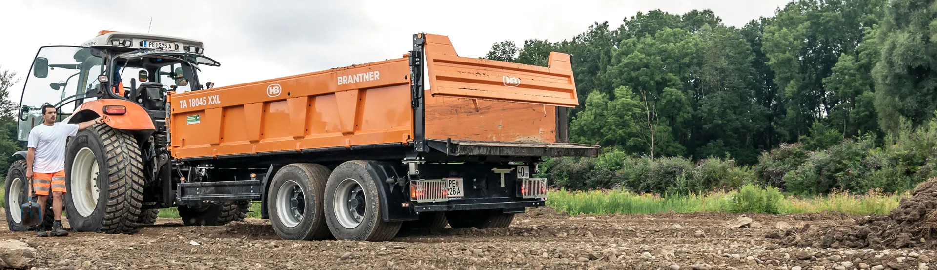 Der Brantner TA18045-2XXL HHD Tandem-Dreiseitenkiipper ist kompakt und doch extrem belastbar.